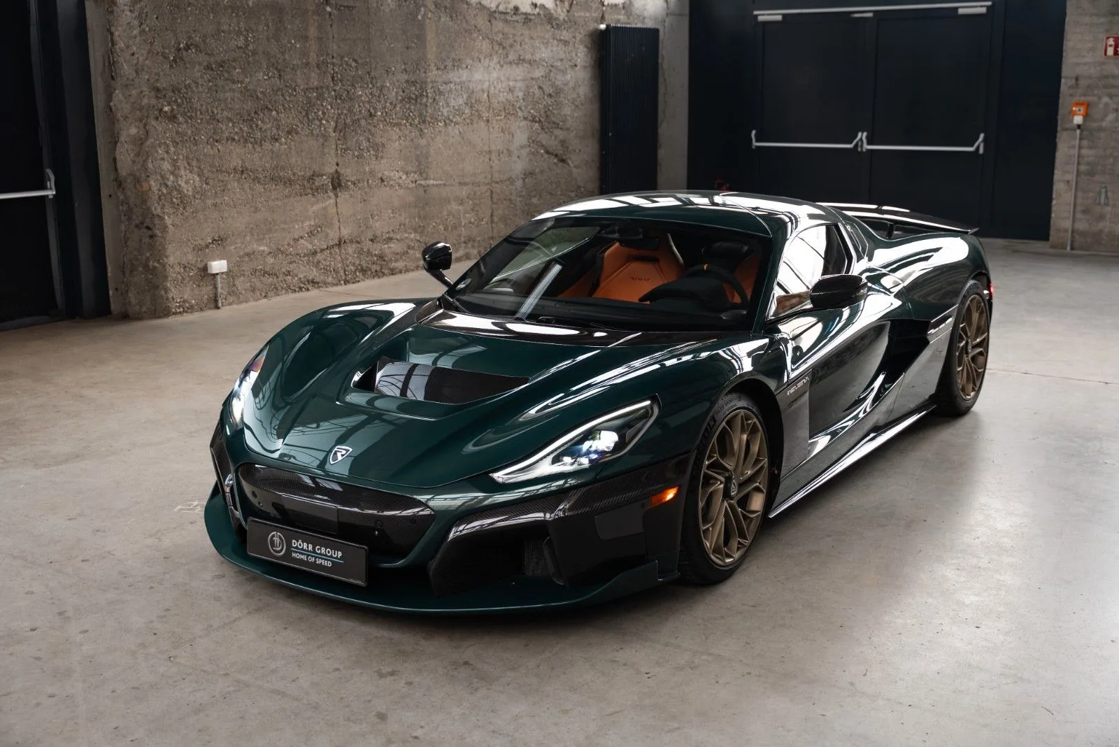 2025 Rimac Nevera proposée par un concessionnaire agréé à Munich, Allemagne, photo principale