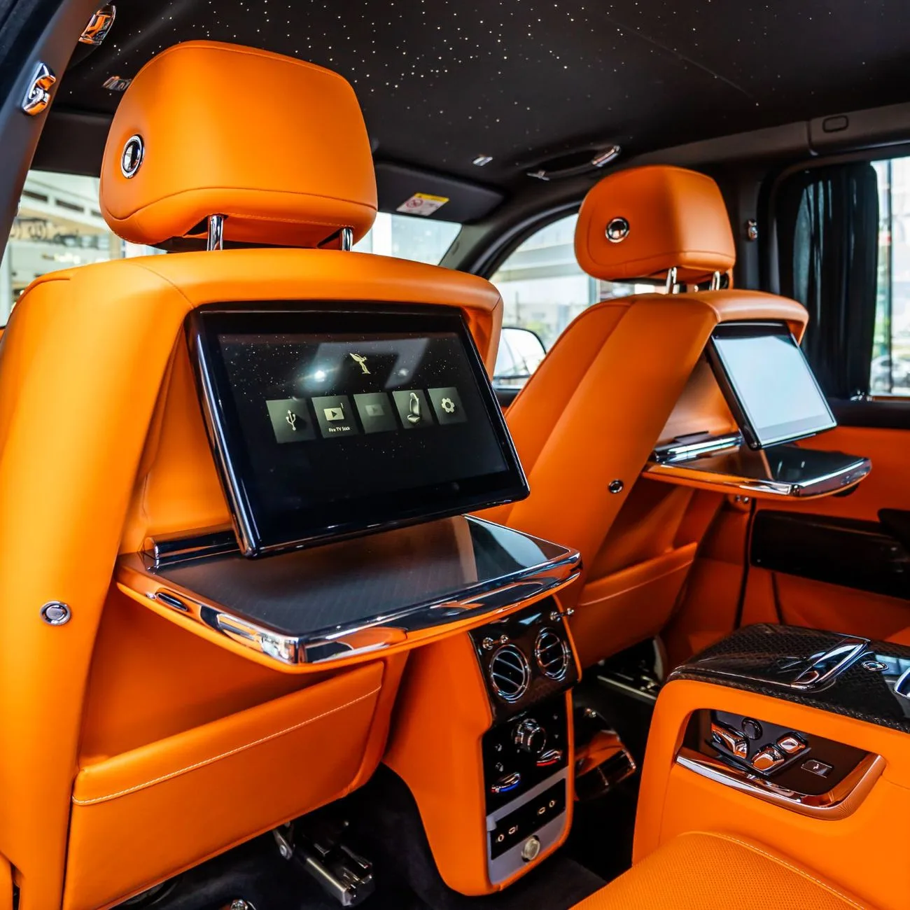 2025 Rolls-Royce Cullinan Black Badge angeboten von einem Fachhändler in Dubai, Vereinigte Arabische Emirate, Foto 8 von 20