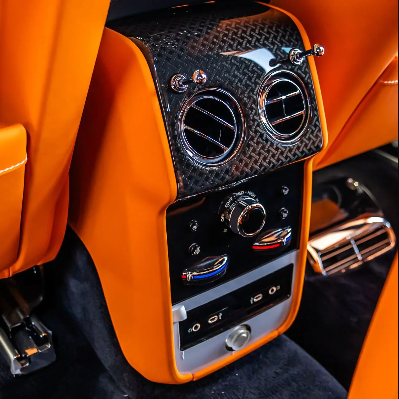 2025 Rolls-Royce Cullinan Black Badge angeboten von einem Fachhändler in Dubai, Vereinigte Arabische Emirate, Foto 15 von 20
