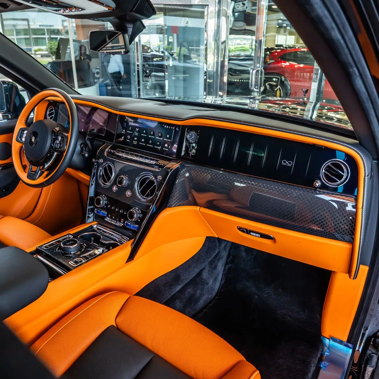 2025 Rolls-Royce Cullinan Black Badge angeboten von einem Fachhändler in Dubai, Vereinigte Arabische Emirate, Foto 18 von 20