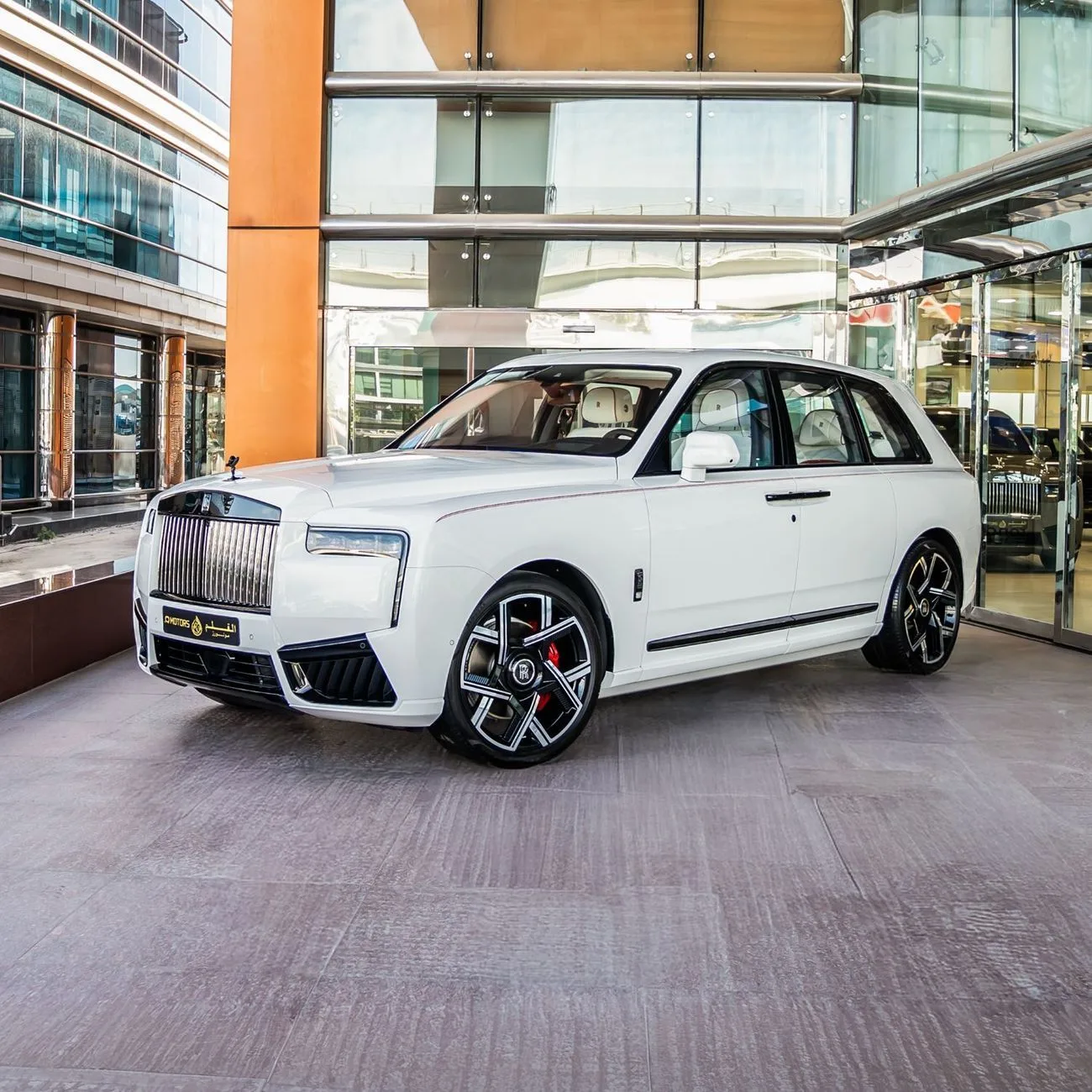 2025 Rolls-Royce Cullinan Black Badge angeboten von einem Fachhändler in Dubai, Vereinigte Arabische Emirate, Hauptfoto