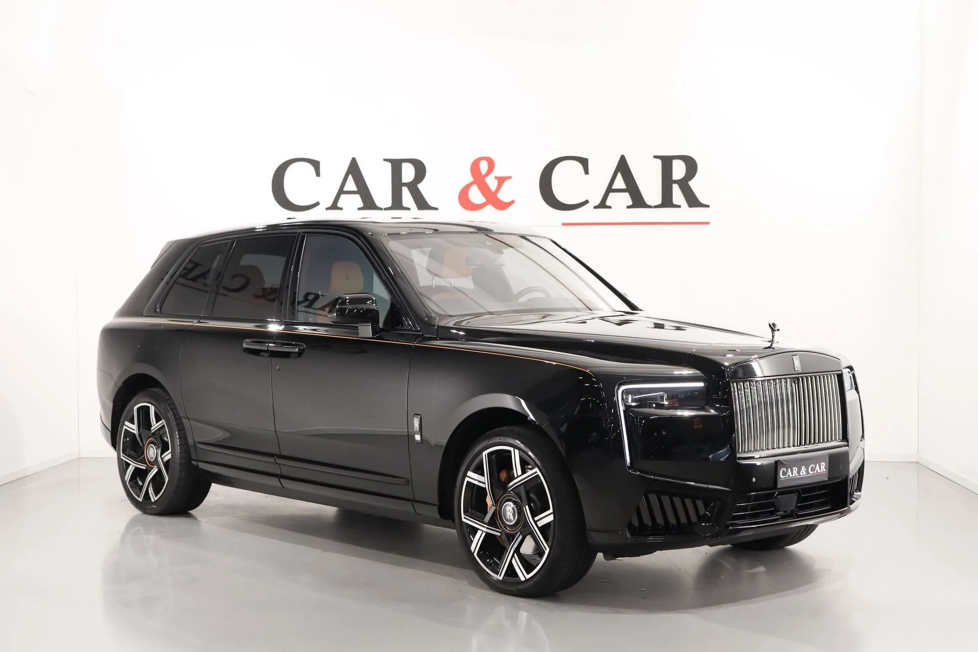 2025 Rolls-Royce Cullinan Series II Black Badge proposta da un concessionario specializzato a Zibido San Giacomo, Italia, foto principale