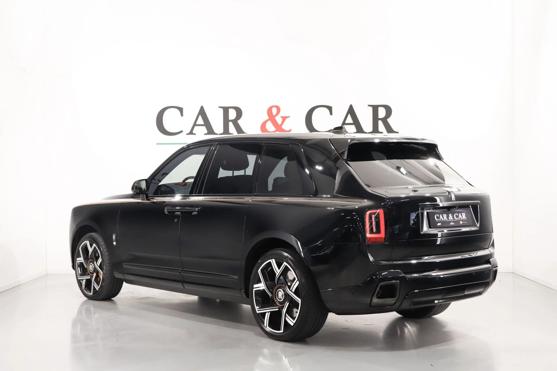 2025 Rolls-Royce Cullinan Series II Black Badge, 2/30