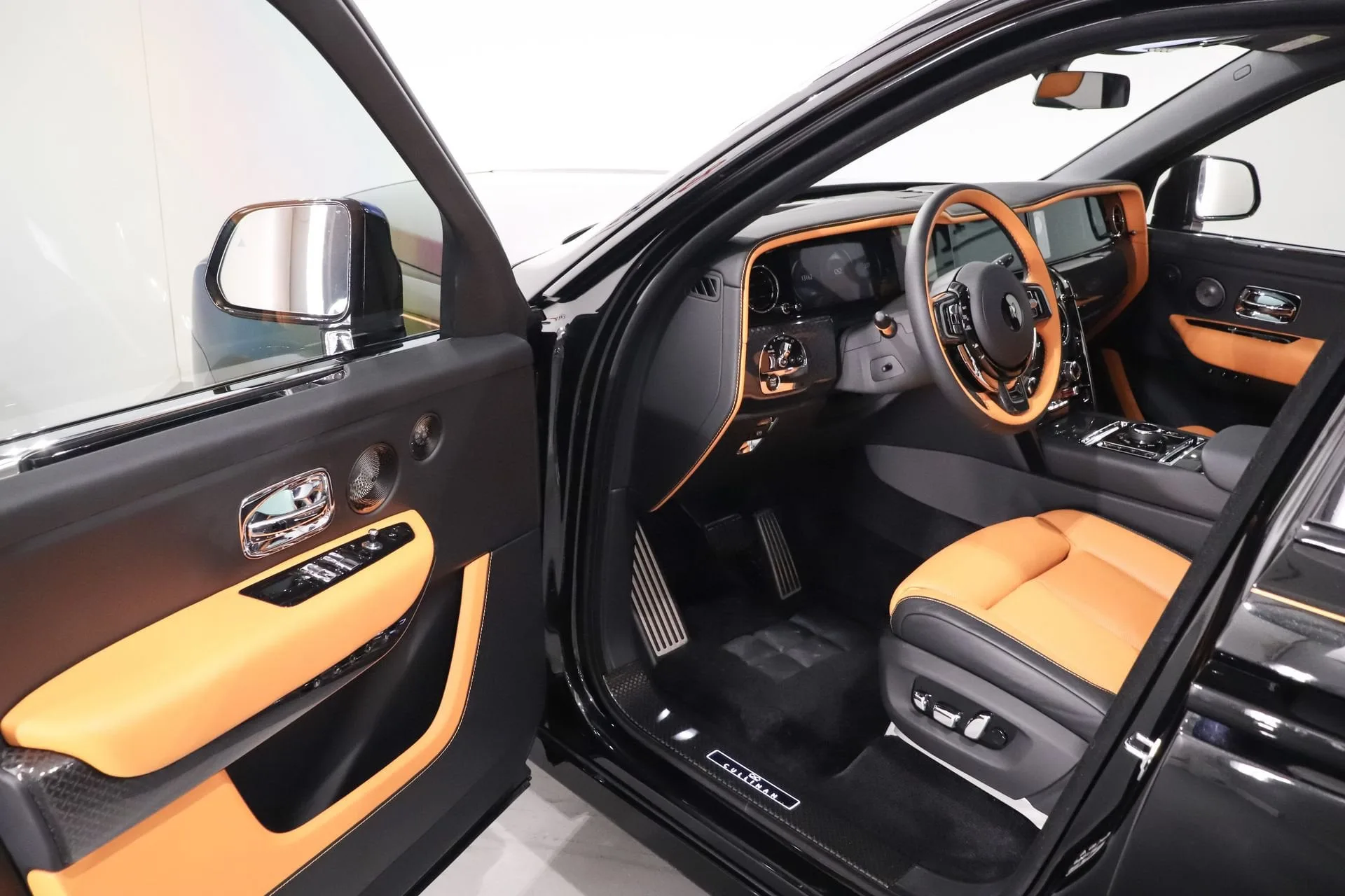 2025 Rolls-Royce Cullinan Series II Black Badge, 8/30