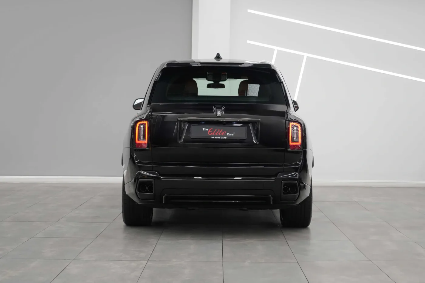 2025 Rolls-Royce Cullinan Black Badge proposée par un concessionnaire spécialisé à Dubai, Émirats arabes unis, photo 4 sur 10