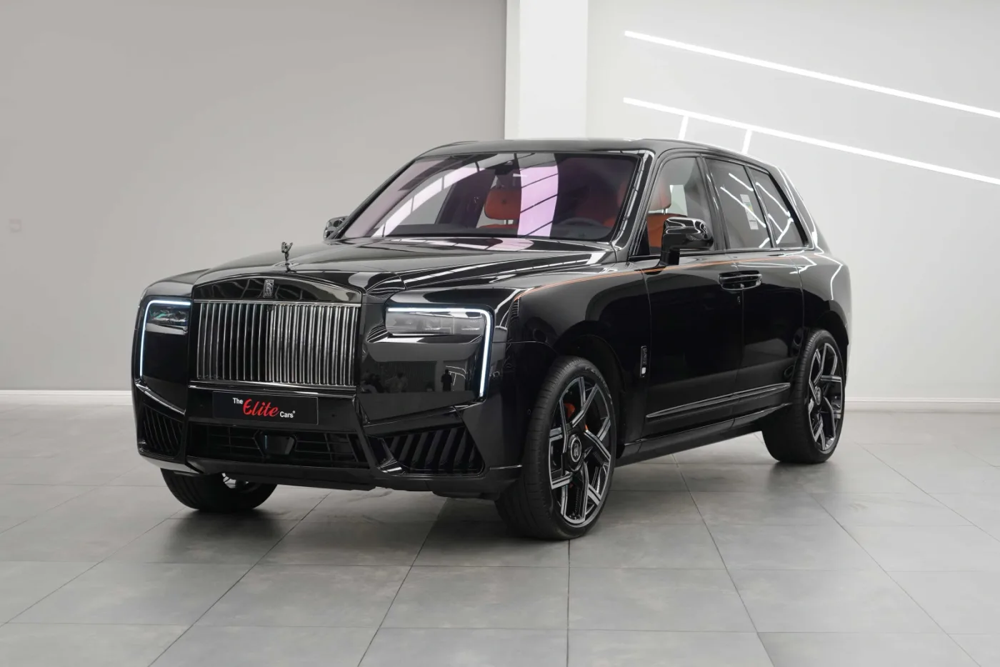 2025 Rolls-Royce Cullinan Black Badge proposée par un concessionnaire spécialisé à Dubai, Émirats arabes unis, photo 8 sur 10