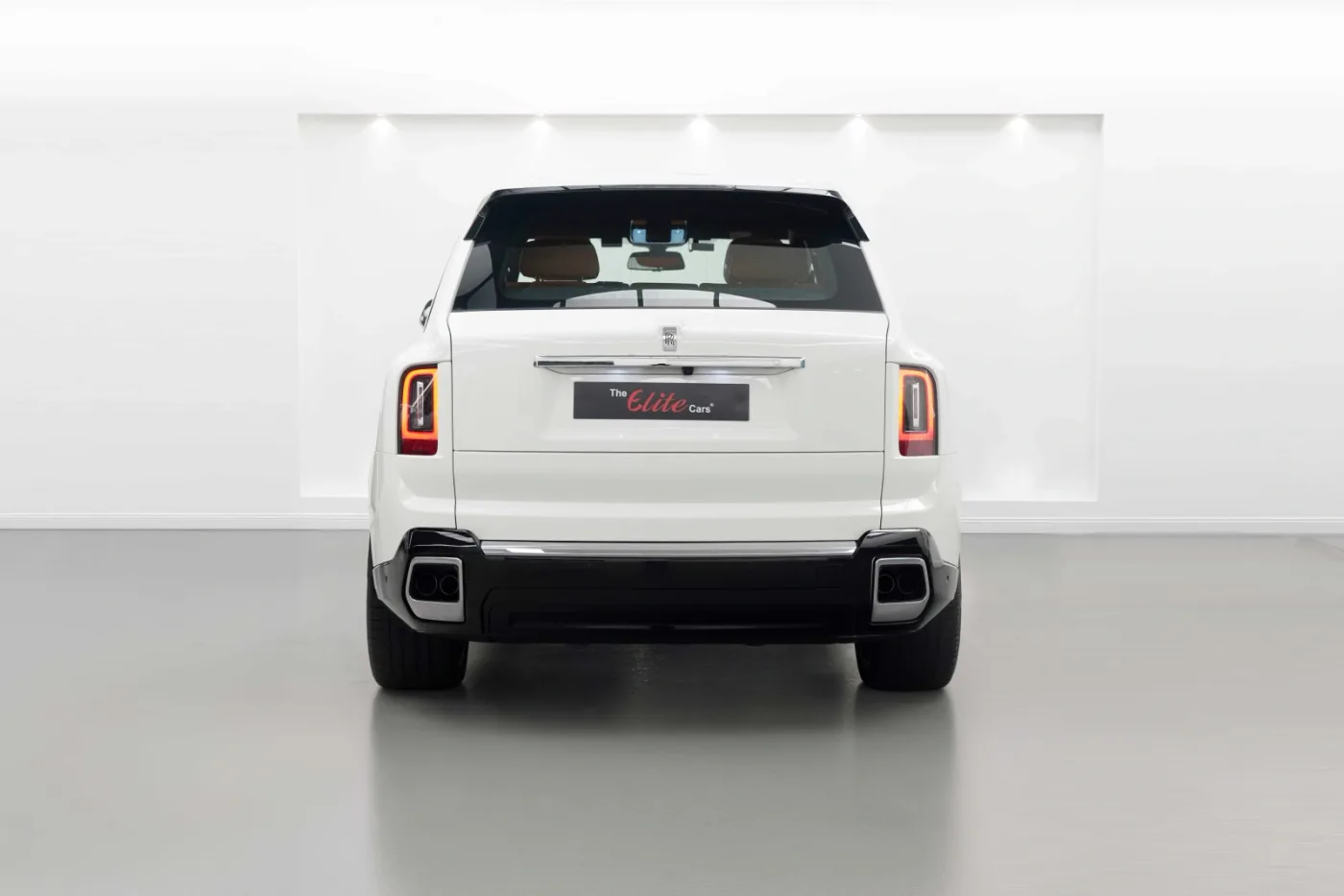 2025 Rolls-Royce Cullinan Silver Badge proposée par un concessionnaire spécialisé à Dubai, Émirats arabes unis, photo 4 sur 10