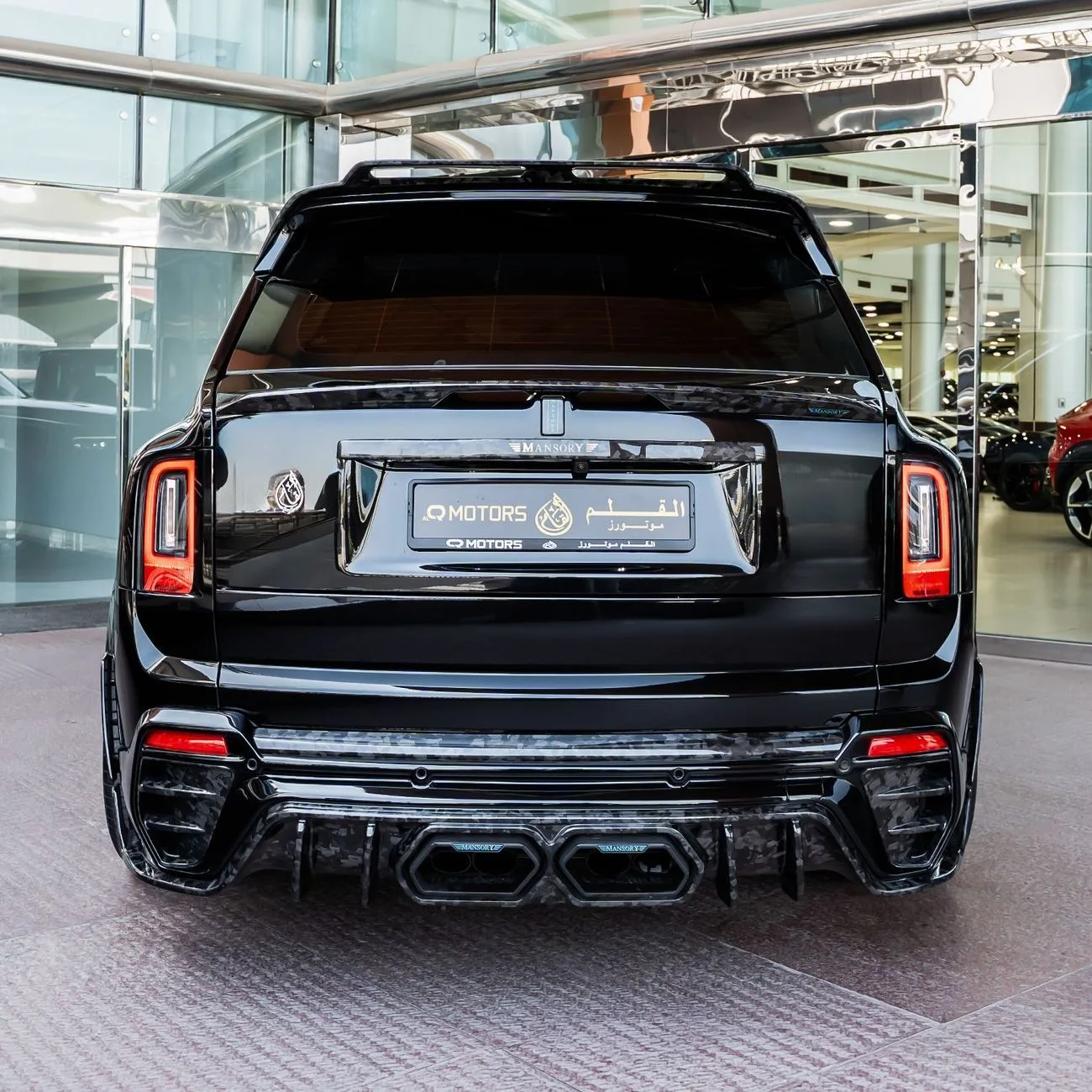2025 Rolls-Royce Cullinan Mansory proposée par un concessionnaire spécialisé à Dubai, Émirats arabes unis, photo 2 sur 21