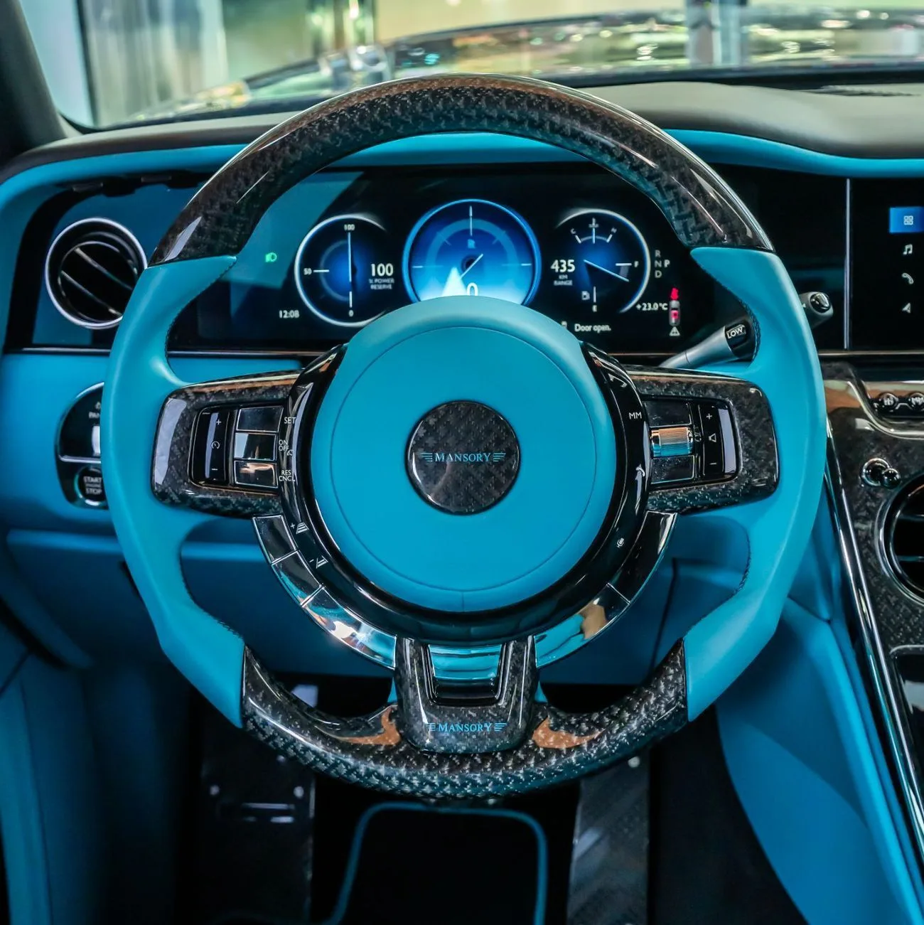 2025 Rolls-Royce Cullinan Mansory proposée par un concessionnaire spécialisé à Dubai, Émirats arabes unis, photo 10 sur 21