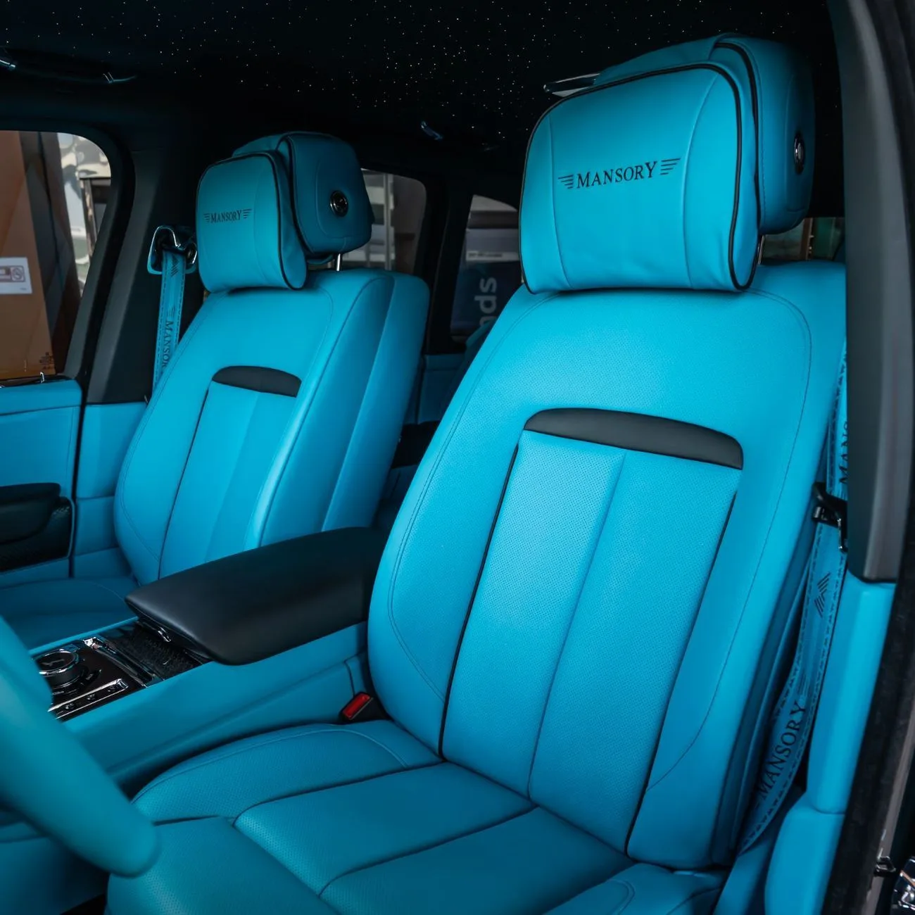 2025 Rolls-Royce Cullinan Mansory proposée par un concessionnaire spécialisé à Dubai, Émirats arabes unis, photo 14 sur 21