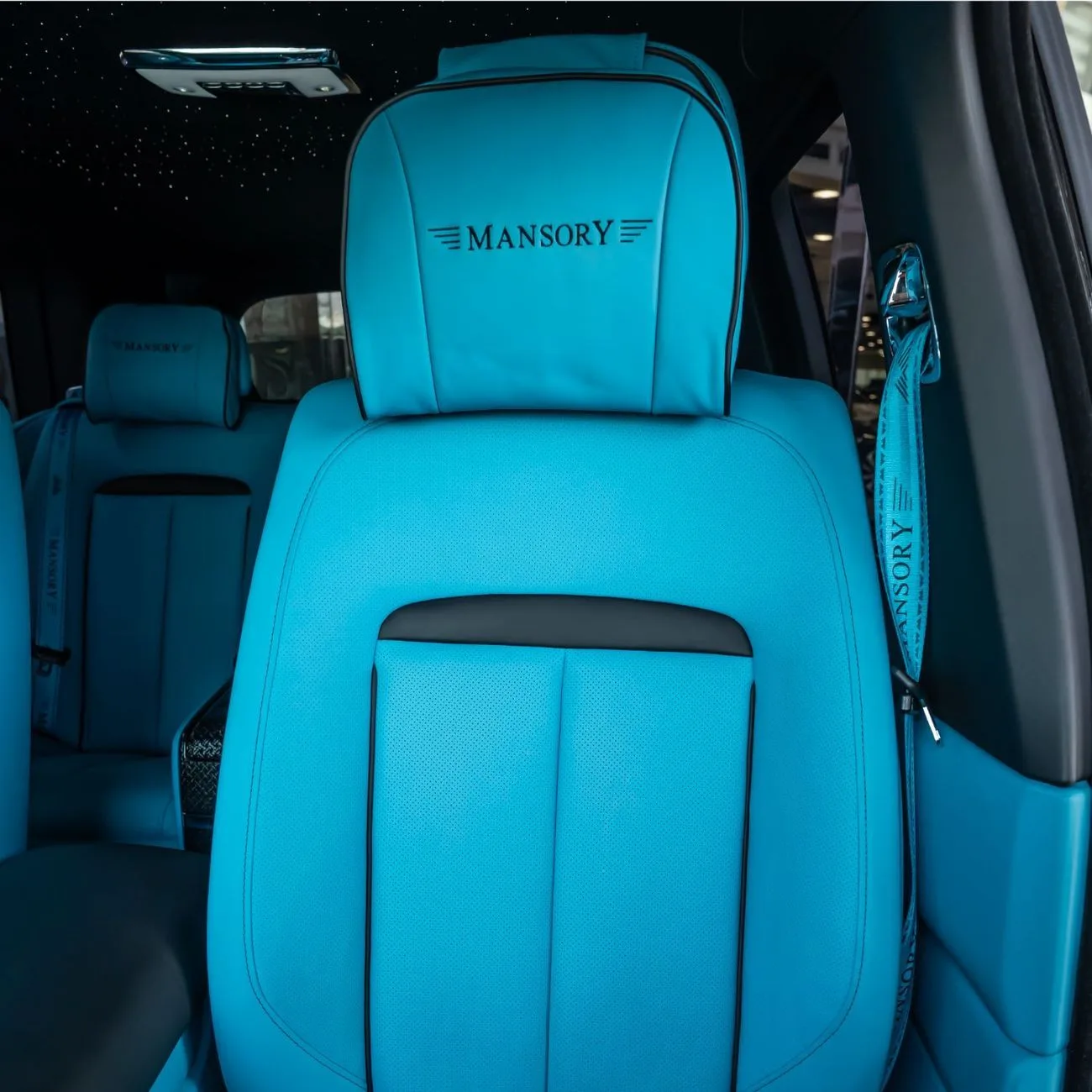 2025 Rolls-Royce Cullinan Mansory proposée par un concessionnaire spécialisé à Dubai, Émirats arabes unis, photo 15 sur 21
