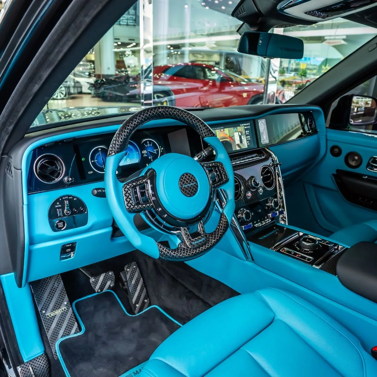 2025 Rolls-Royce Cullinan Mansory proposée par un concessionnaire spécialisé à Dubai, Émirats arabes unis, photo 16 sur 21