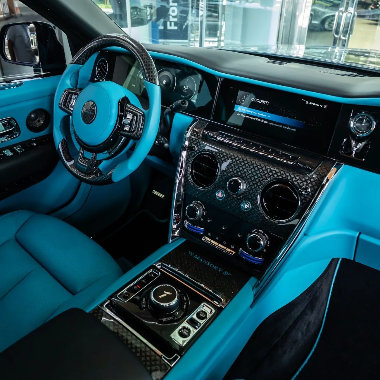 2025 Rolls-Royce Cullinan Mansory proposée par un concessionnaire spécialisé à Dubai, Émirats arabes unis, photo 19 sur 21