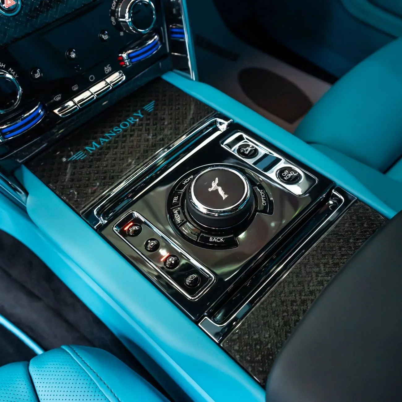 2025 Rolls-Royce Cullinan Mansory proposée par un concessionnaire spécialisé à Dubai, Émirats arabes unis, photo 20 sur 21