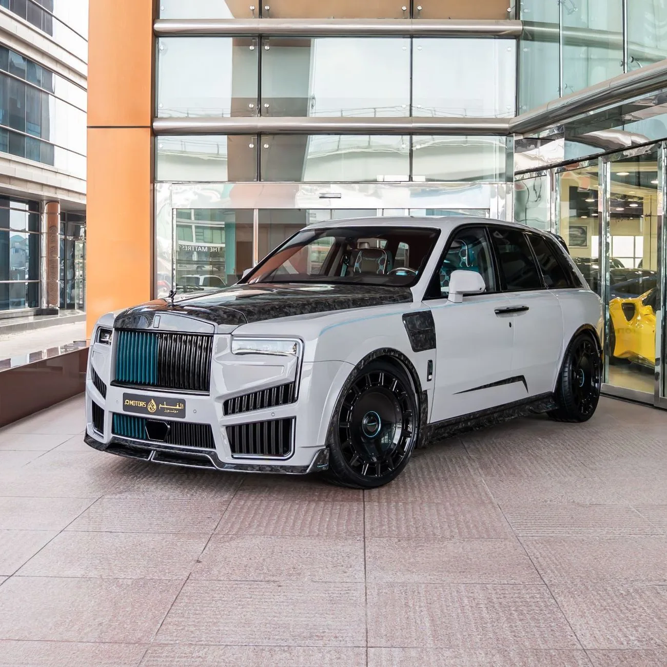 2025 Rolls-Royce Cullinan Mansory angeboten von einem Fachhändler in Dubai, Vereinigte Arabische Emirate, Hauptfoto