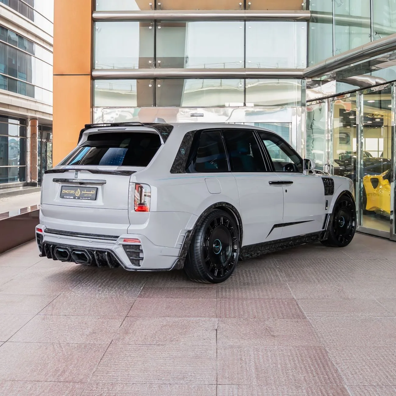 2025 Rolls-Royce Cullinan Mansory angeboten von einem Fachhändler in Dubai, Vereinigte Arabische Emirate, Foto 5 von 23