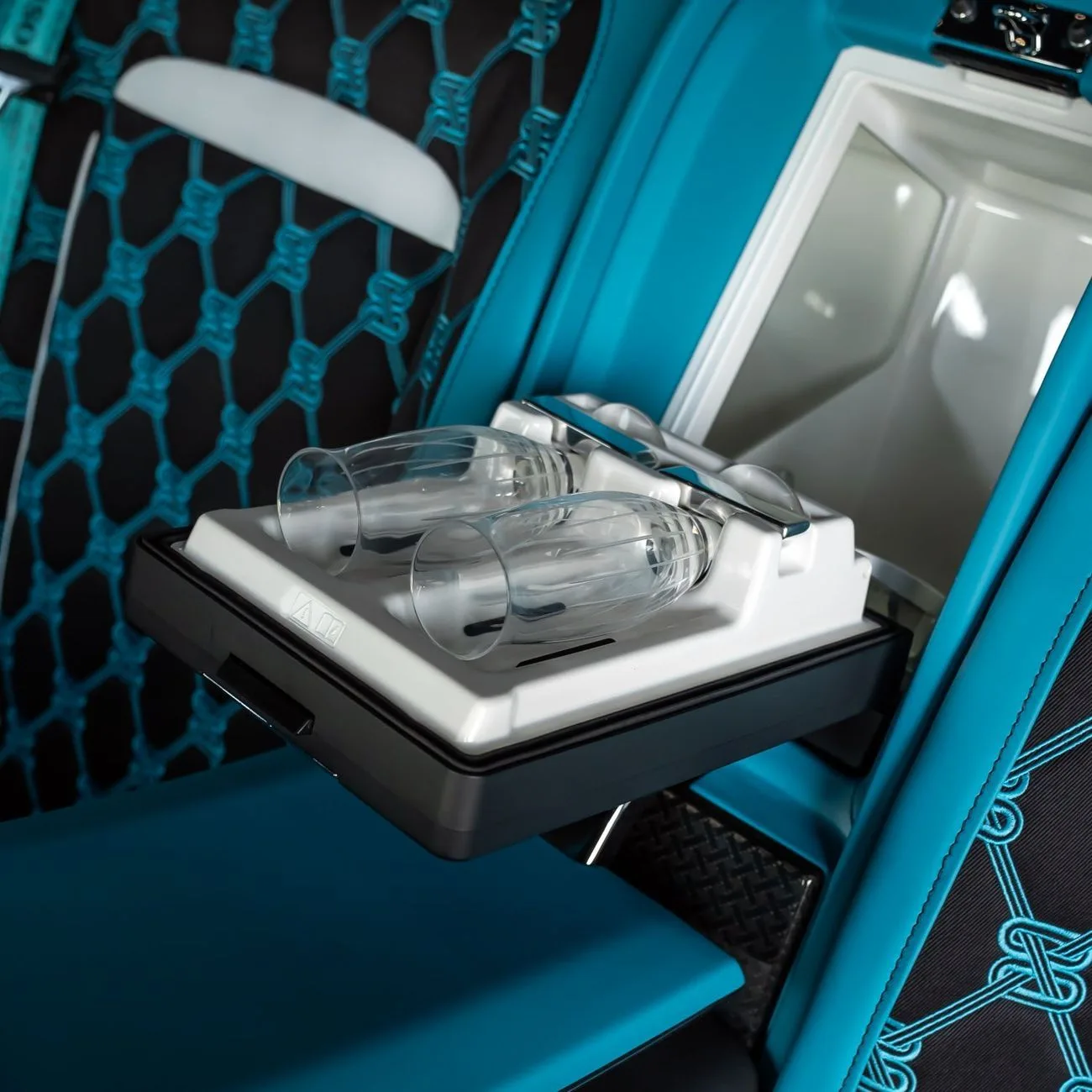 2025 Rolls-Royce Cullinan Mansory angeboten von einem Fachhändler in Dubai, Vereinigte Arabische Emirate, Foto 7 von 23
