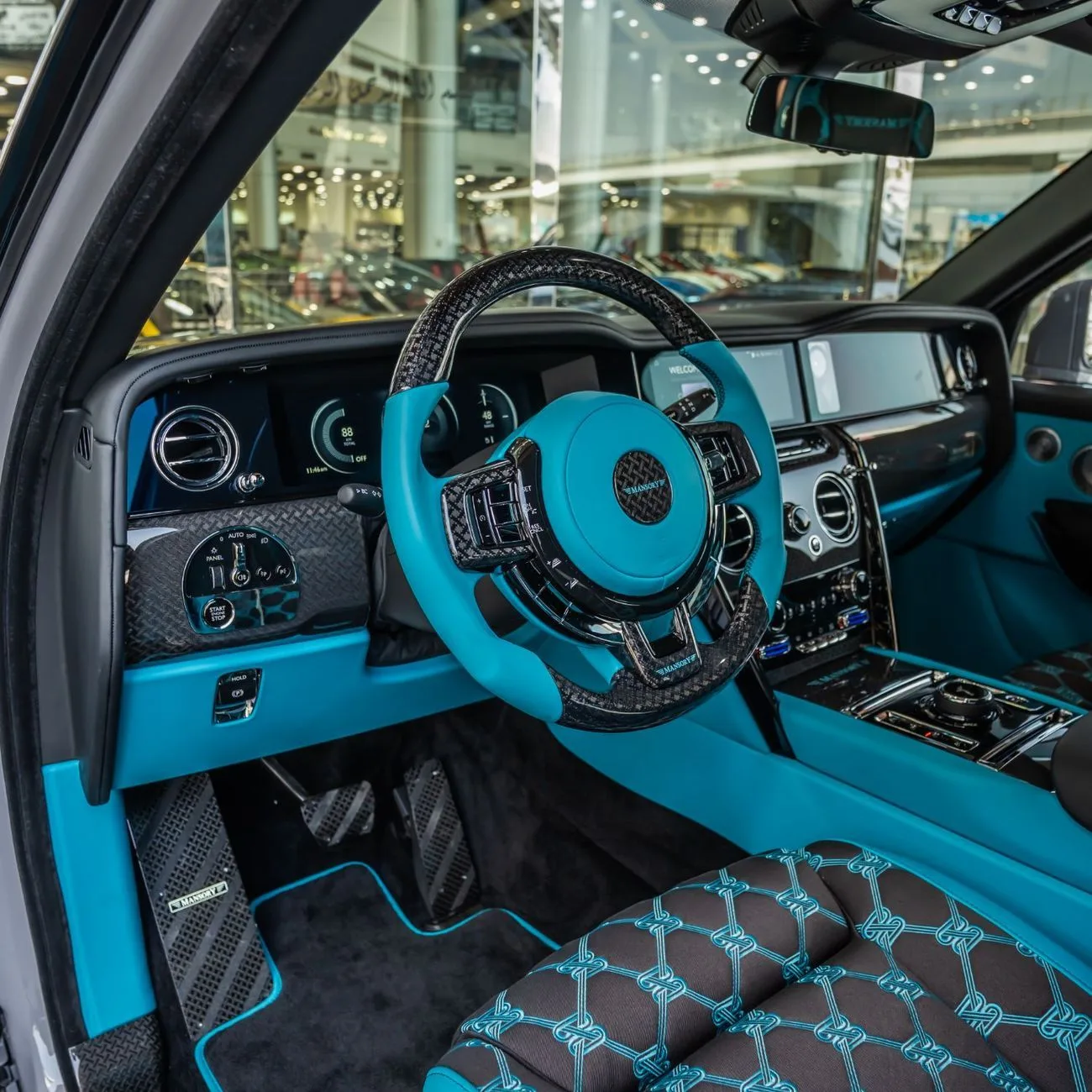 2025 Rolls-Royce Cullinan Mansory angeboten von einem Fachhändler in Dubai, Vereinigte Arabische Emirate, Foto 12 von 23