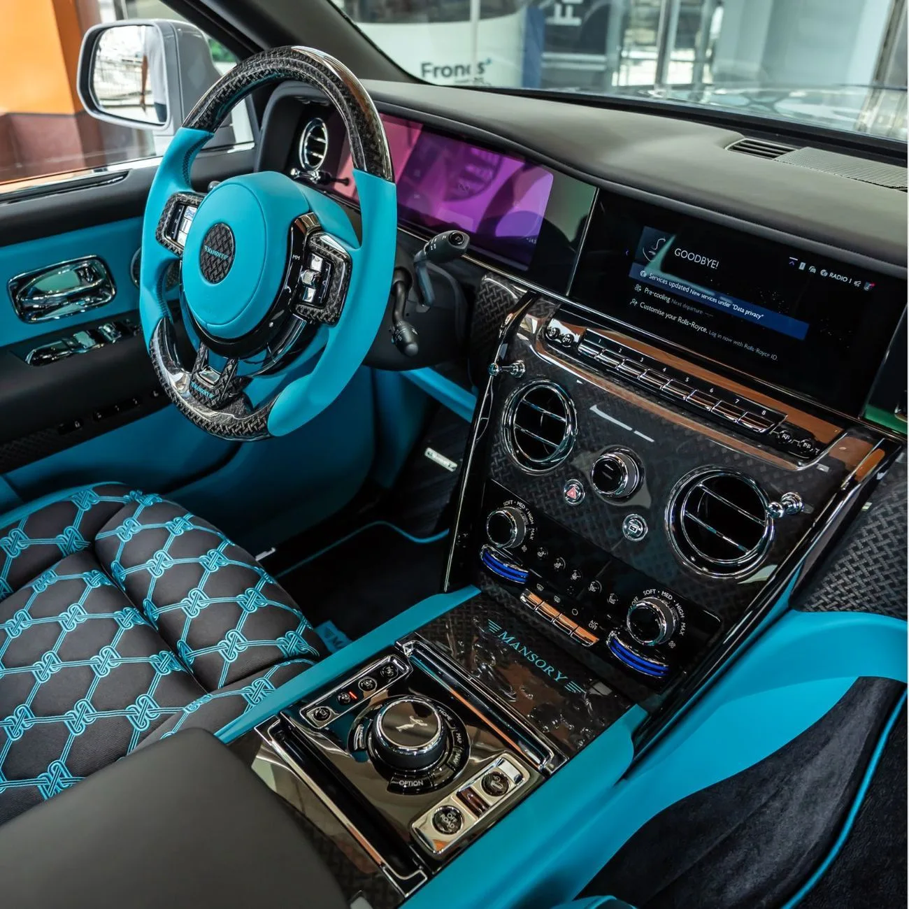 2025 Rolls-Royce Cullinan Mansory angeboten von einem Fachhändler in Dubai, Vereinigte Arabische Emirate, Foto 15 von 23