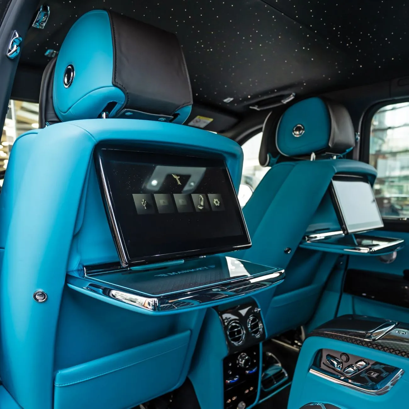 2025 Rolls-Royce Cullinan Mansory angeboten von einem Fachhändler in Dubai, Vereinigte Arabische Emirate, Foto 19 von 23