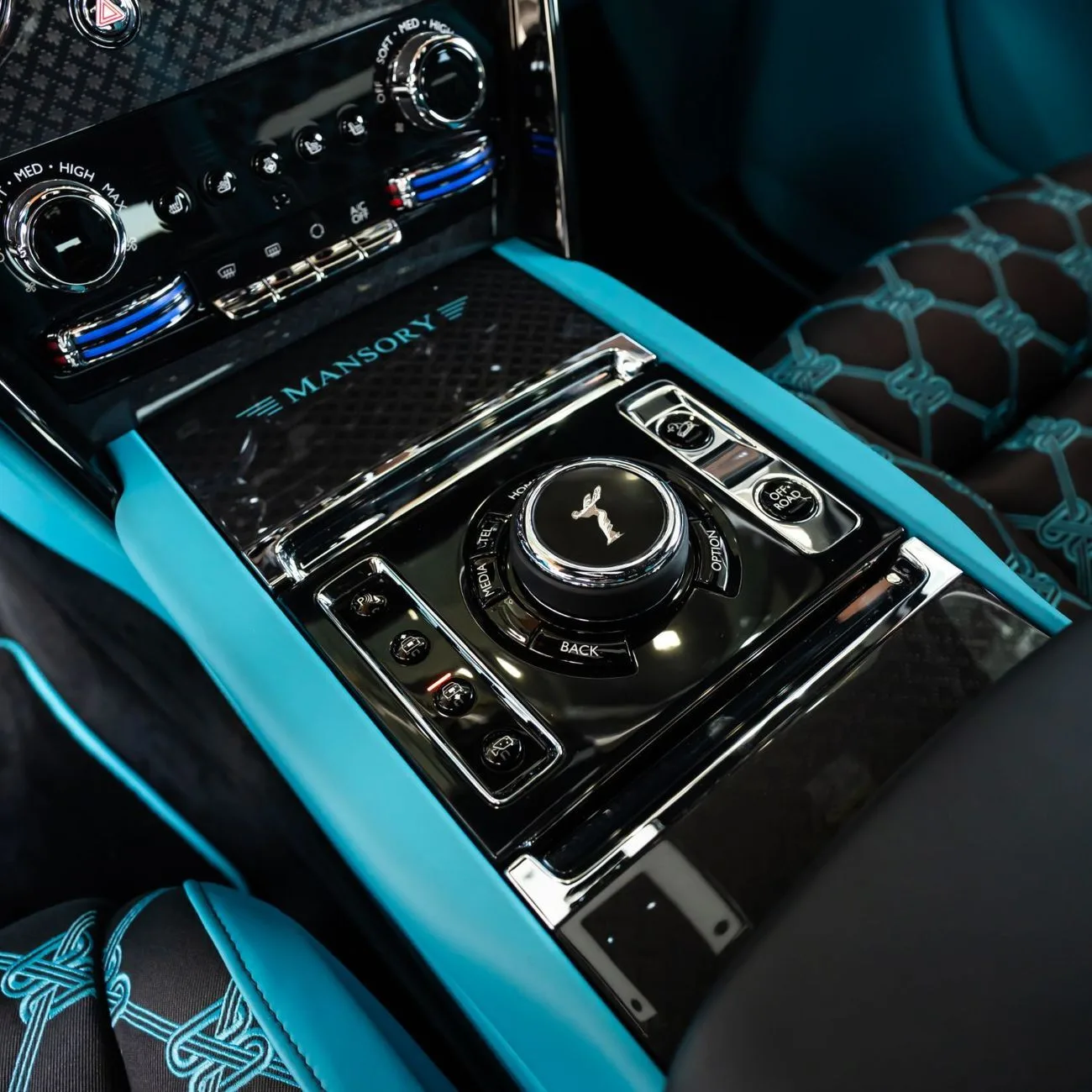 2025 Rolls-Royce Cullinan Mansory angeboten von einem Fachhändler in Dubai, Vereinigte Arabische Emirate, Foto 20 von 23