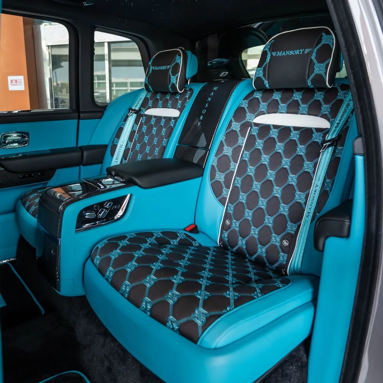2025 Rolls-Royce Cullinan Mansory angeboten von einem Fachhändler in Dubai, Vereinigte Arabische Emirate, Foto 21 von 23