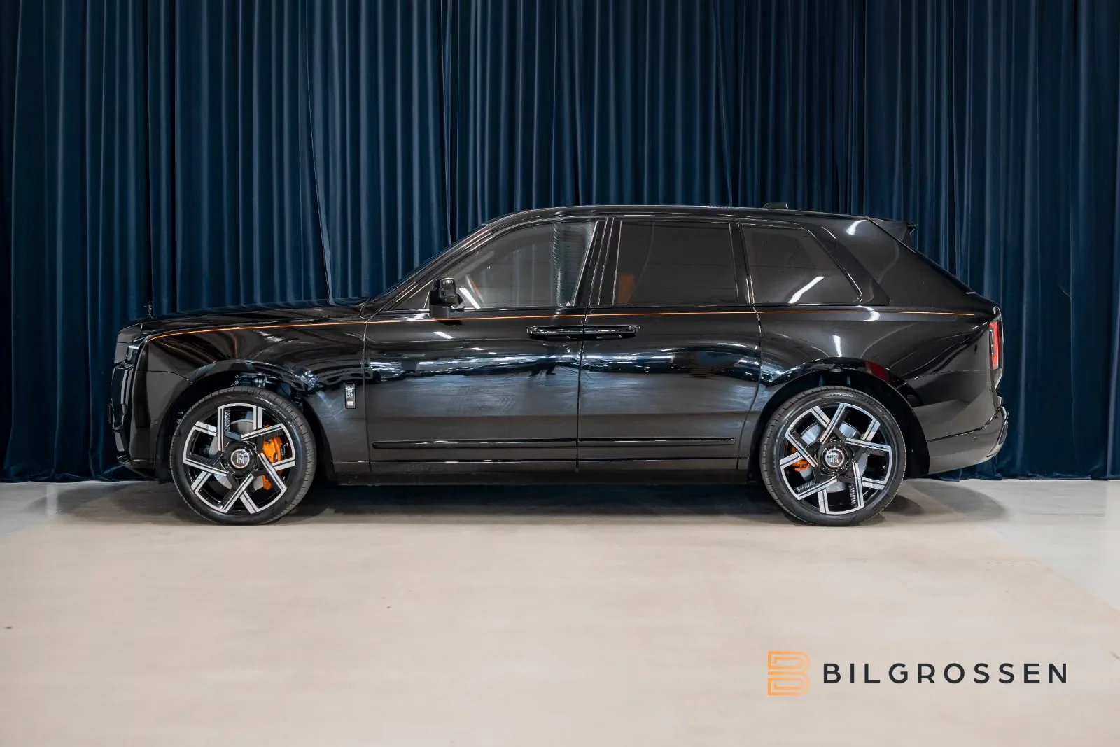 2025 Rolls-Royce Cullinan Series II Black Badge, 2/30