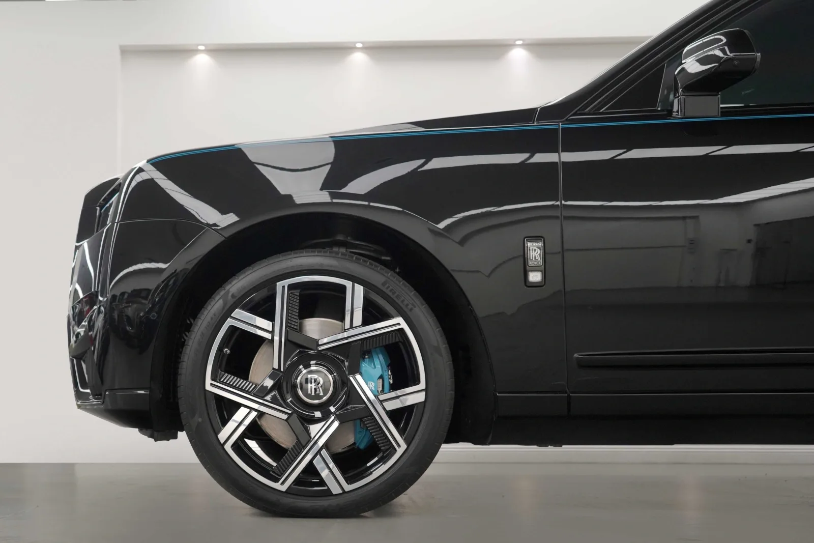 2025 Rolls-Royce Cullinan Series II Black Badge, 6/25