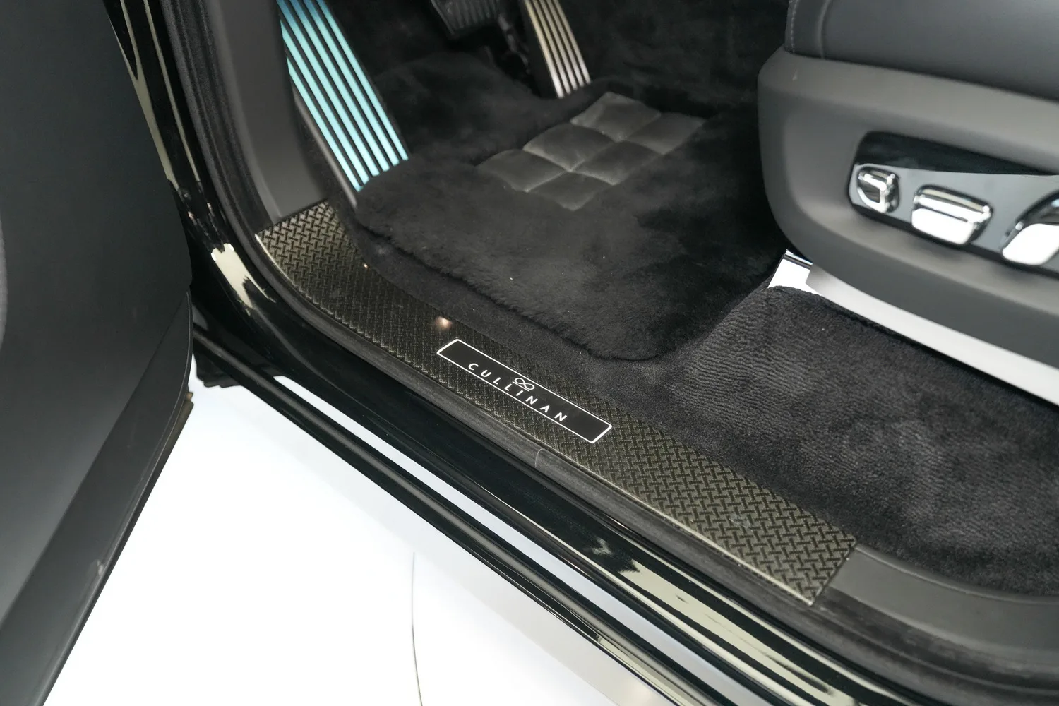 2025 Rolls-Royce Cullinan Series II Black Badge, 10/16