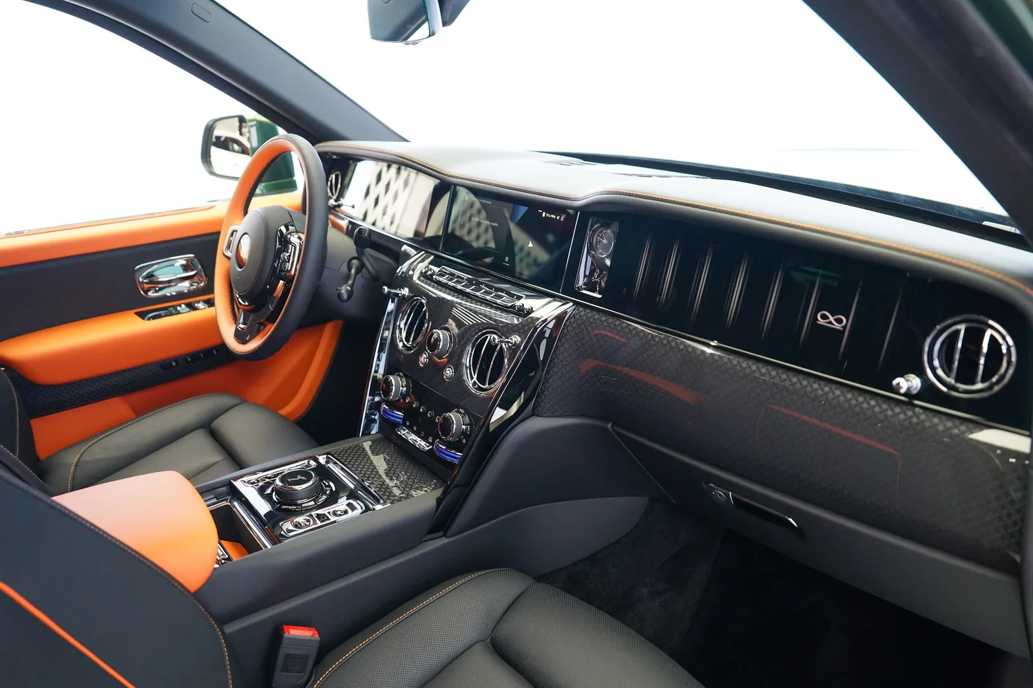 2025 Rolls-Royce Cullinan Series II Black Badge, 15/19