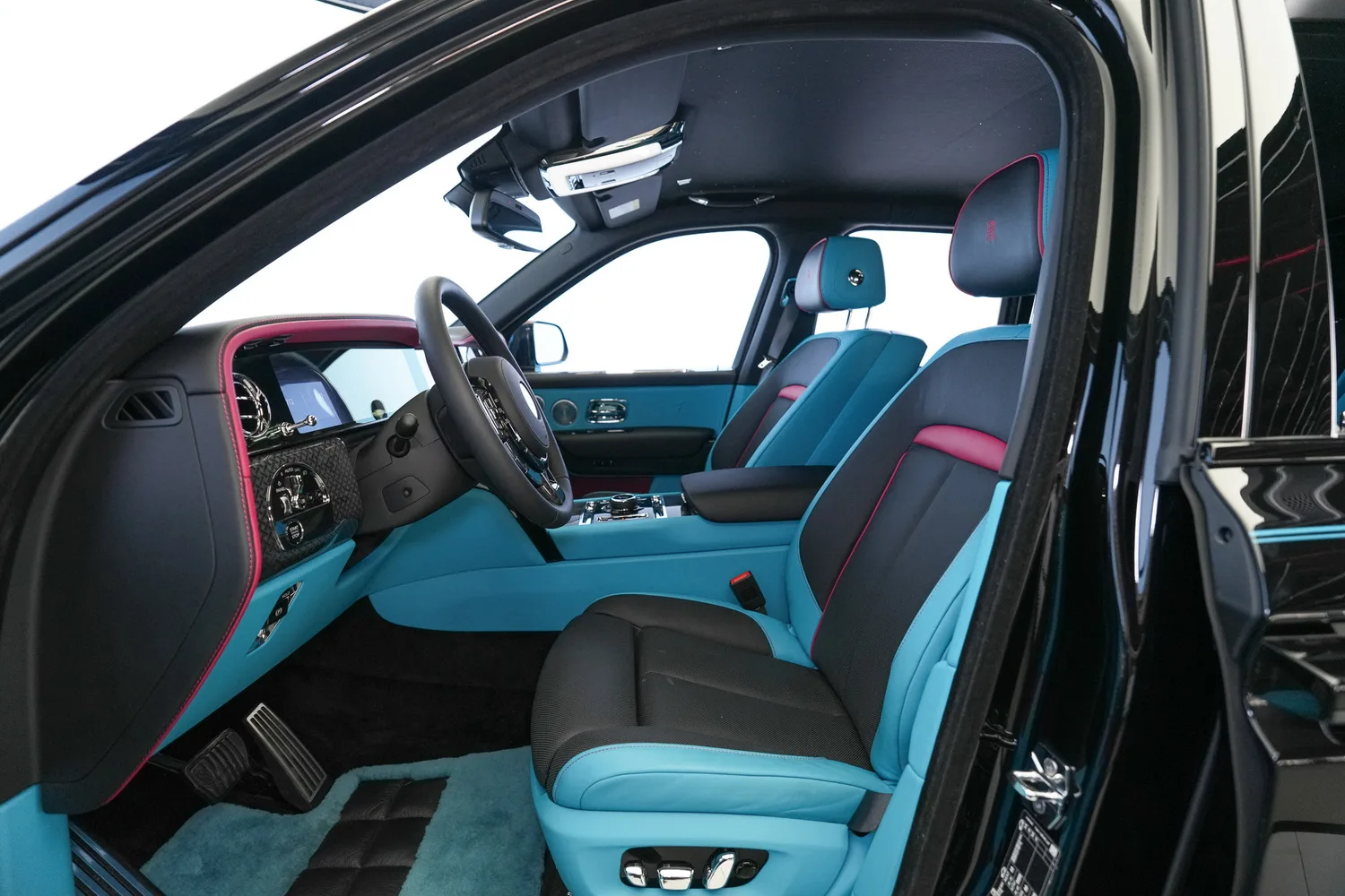 2025 Rolls-Royce Cullinan Series II Black Badge, 5/17