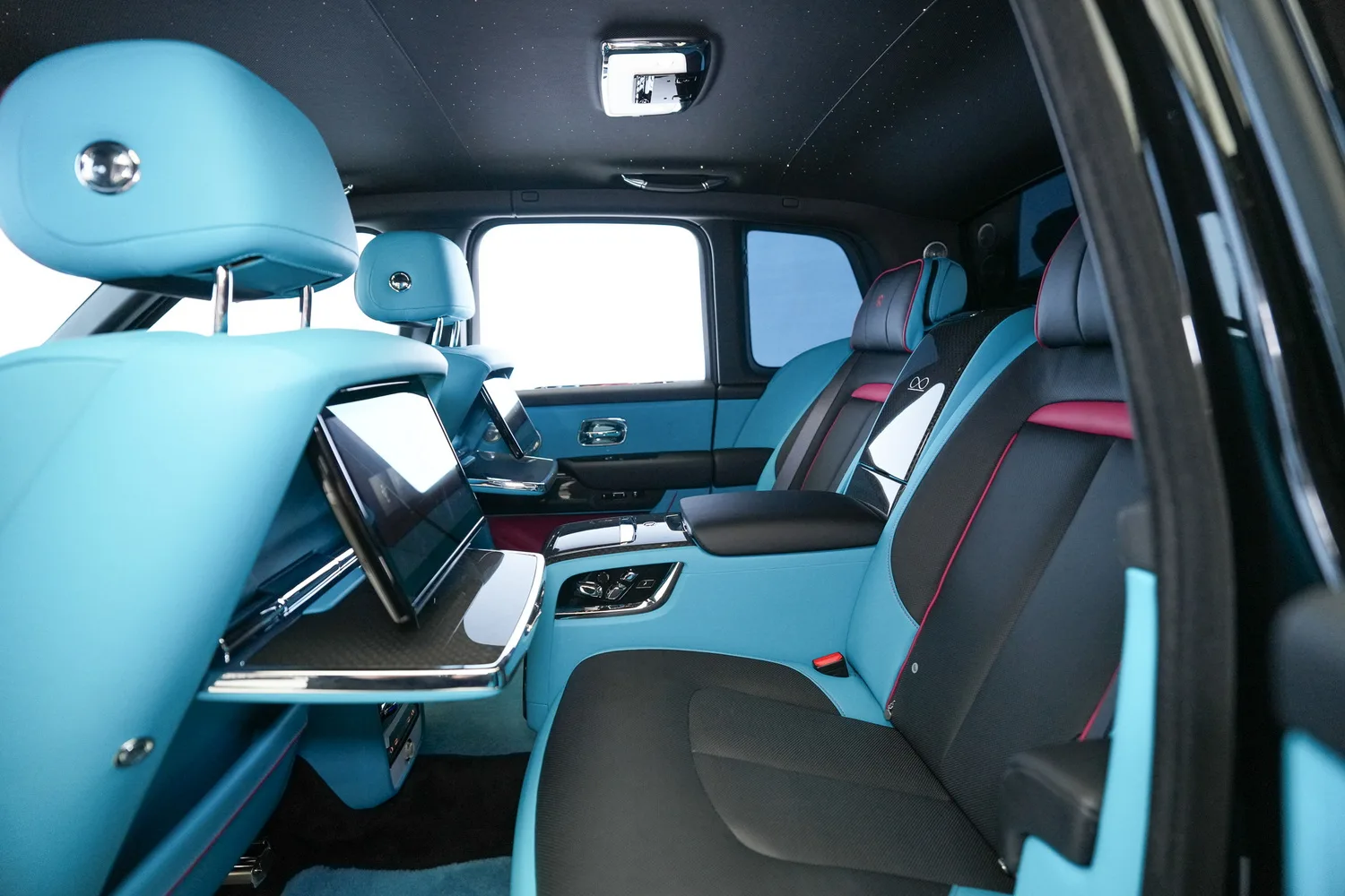 2025 Rolls-Royce Cullinan Series II Black Badge, 8/17