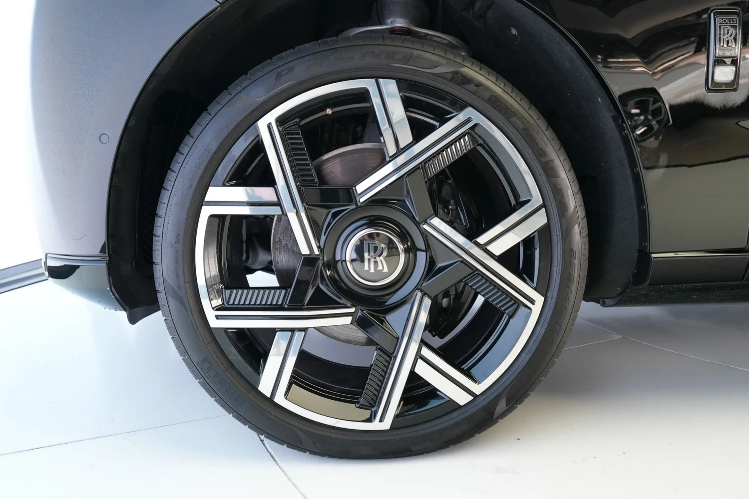 2025 Rolls-Royce Cullinan Series II Black Badge, 13/17