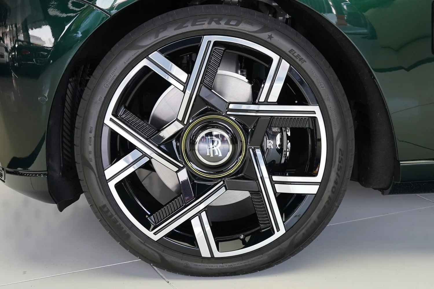 2025 Rolls-Royce Cullinan Series II Black Badge, 18/18