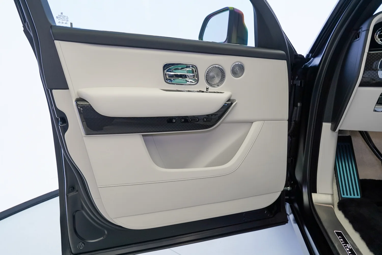 2025 Rolls-Royce Cullinan Series II Black Badge, 2/17