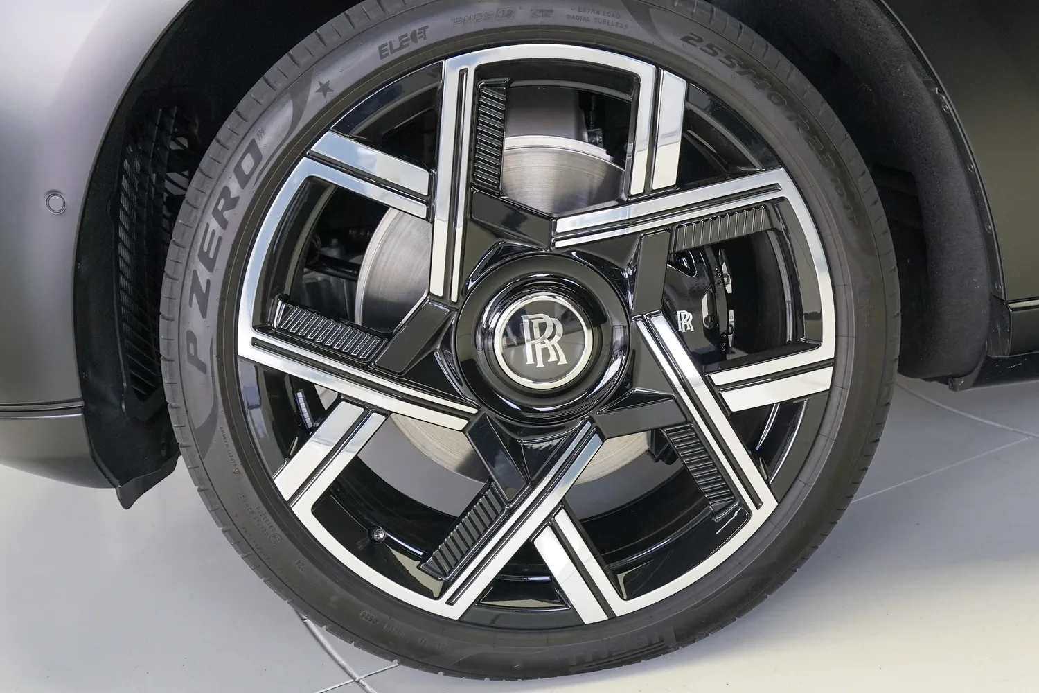 2025 Rolls-Royce Cullinan Series II Black Badge, 17/17