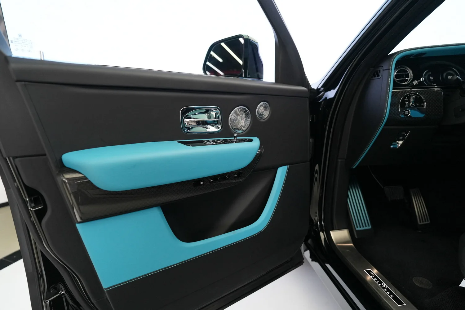 2025 Rolls-Royce Cullinan Series II Black Badge, 2/18