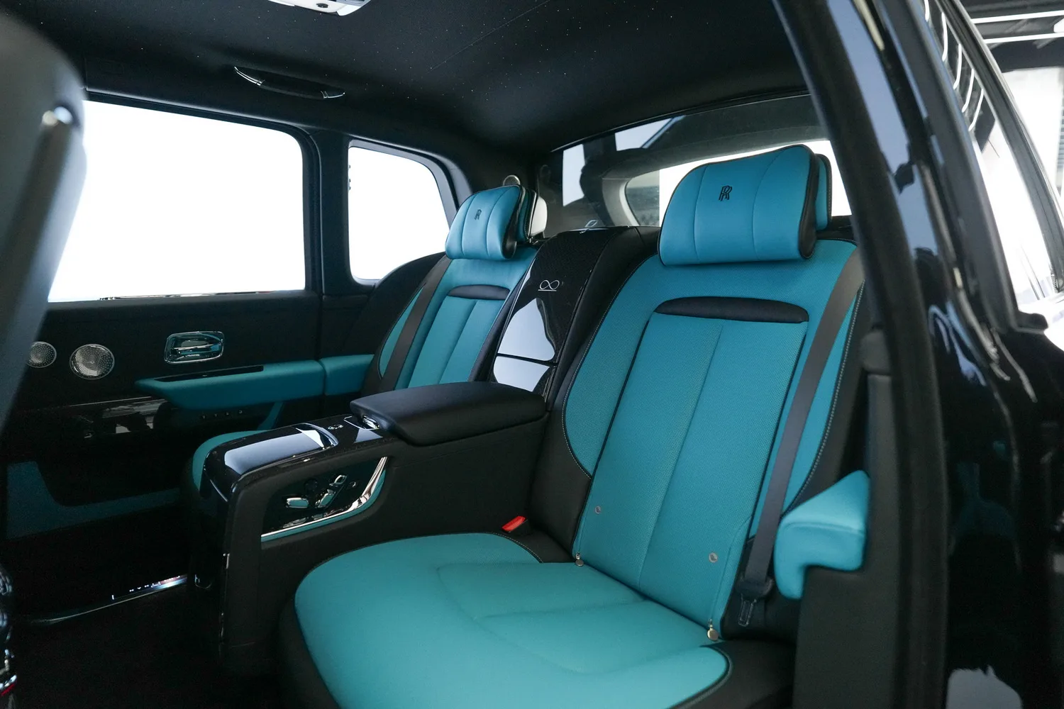 2025 Rolls-Royce Cullinan Series II Black Badge, 6/18