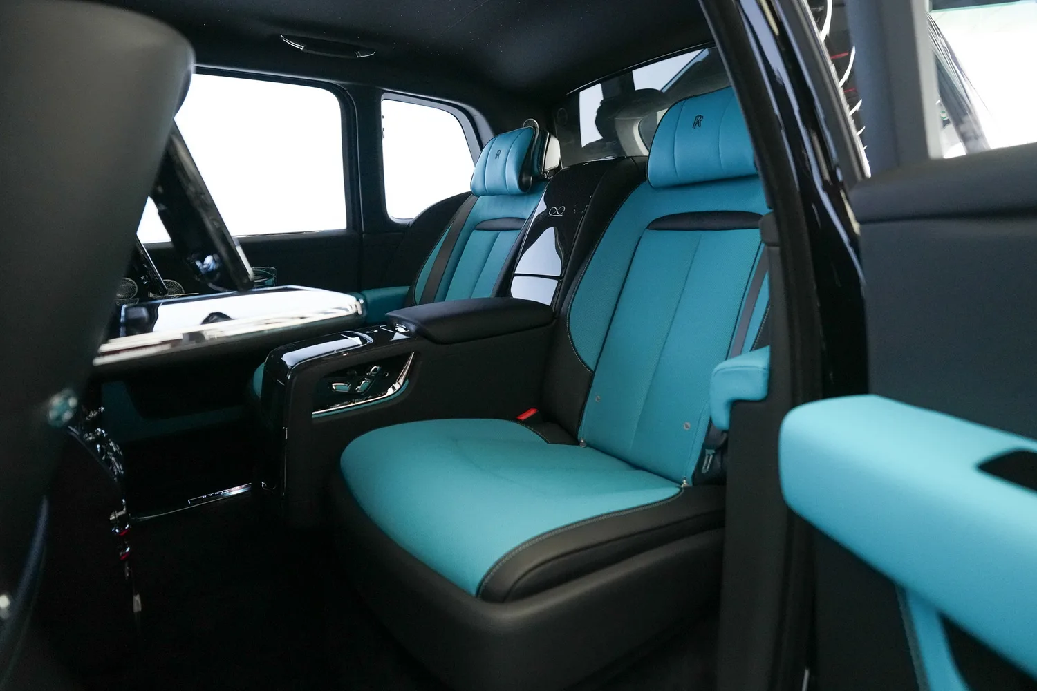2025 Rolls-Royce Cullinan Series II Black Badge, 8/18