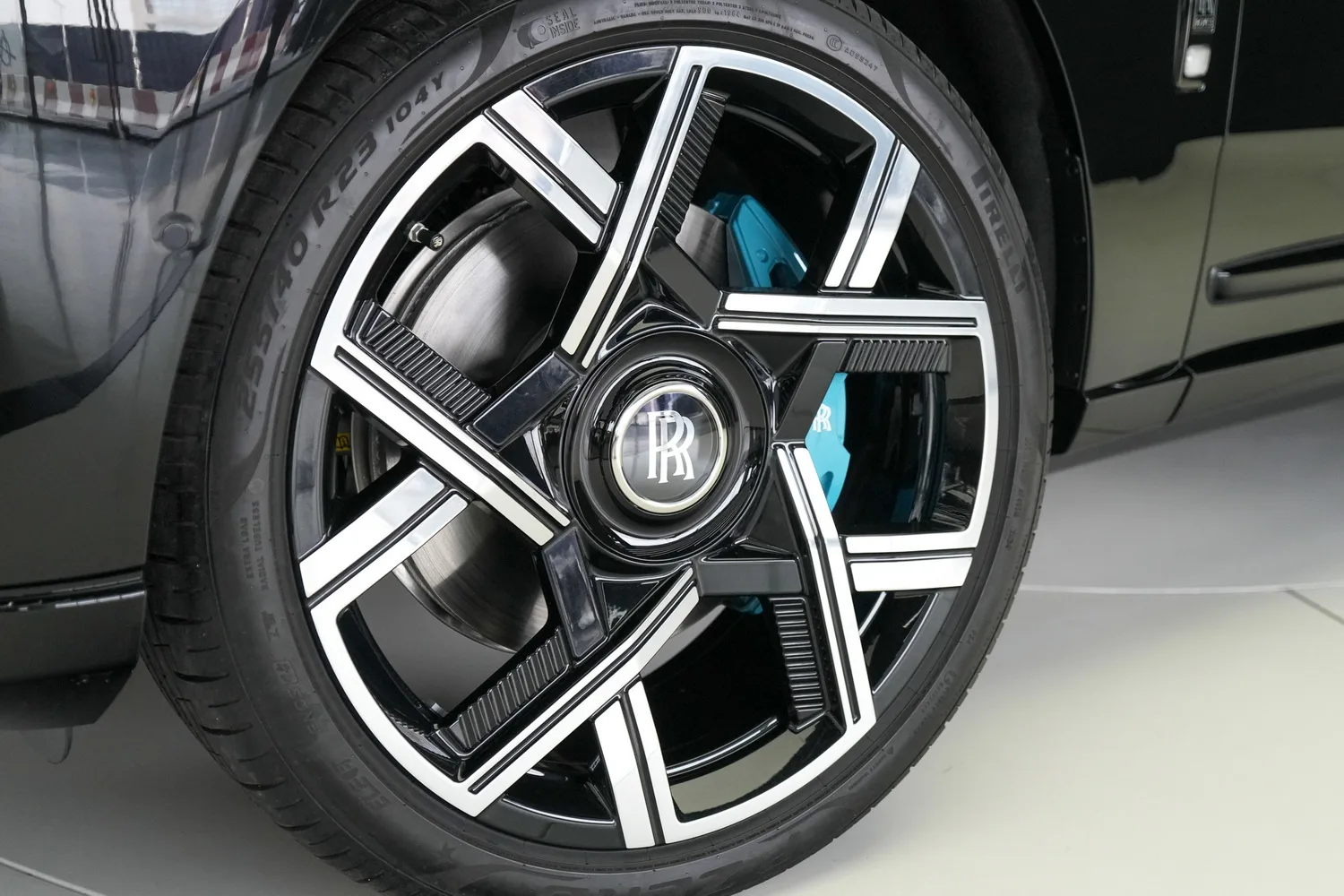 2025 Rolls-Royce Cullinan Series II Black Badge, 18/18