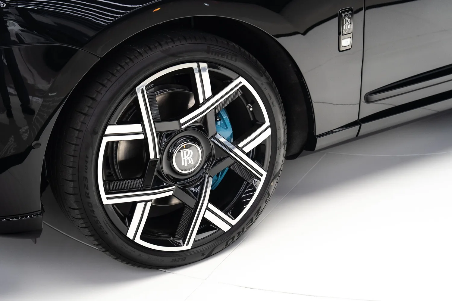 2025 Rolls-Royce Cullinan Series II Black Badge, 6/20