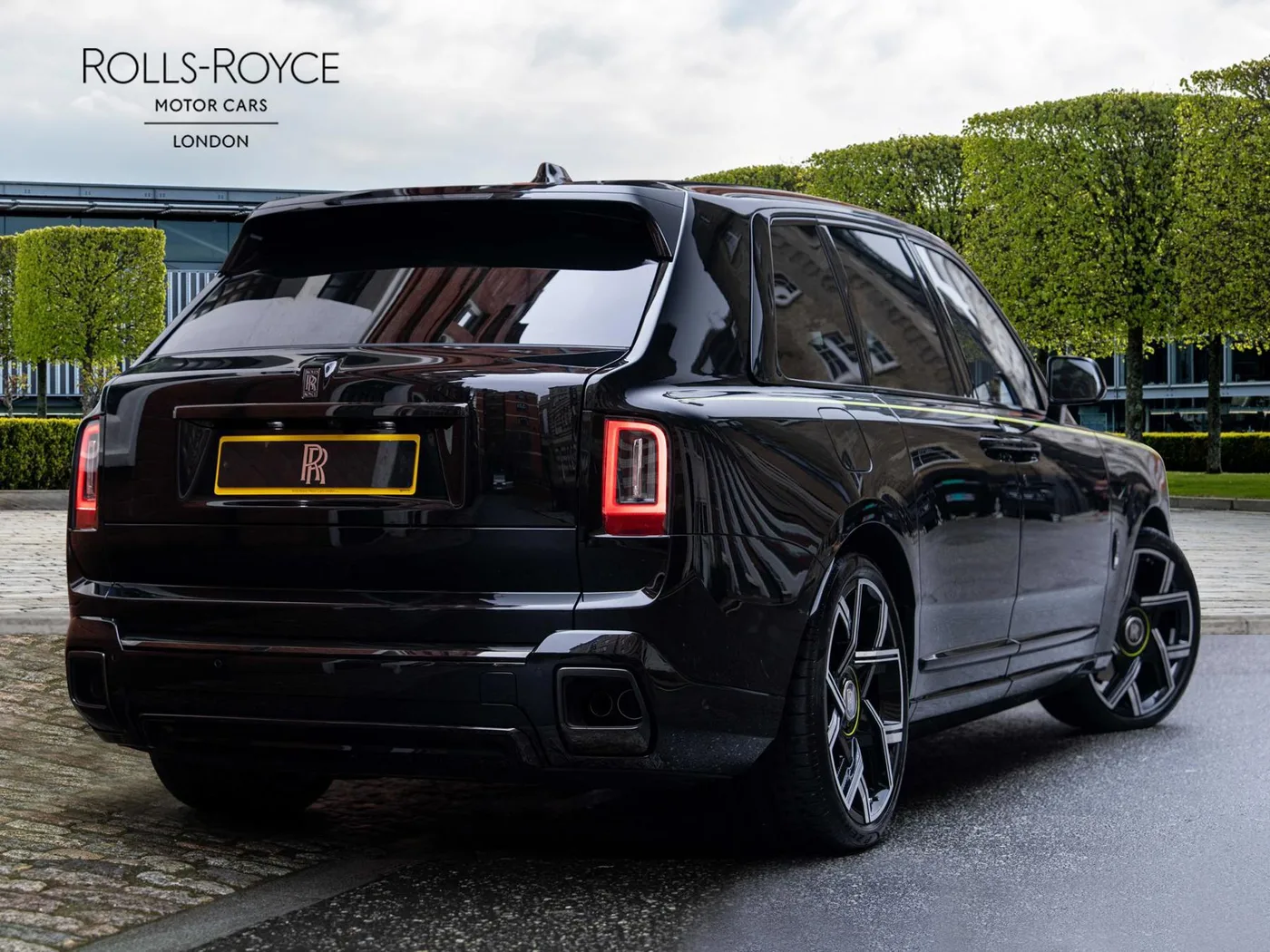 2025 Rolls-Royce Cullinan Black Badge angeboten von einer Vertragshändlergruppe in London, Vereinigtes Königreich, Foto 2 von 25