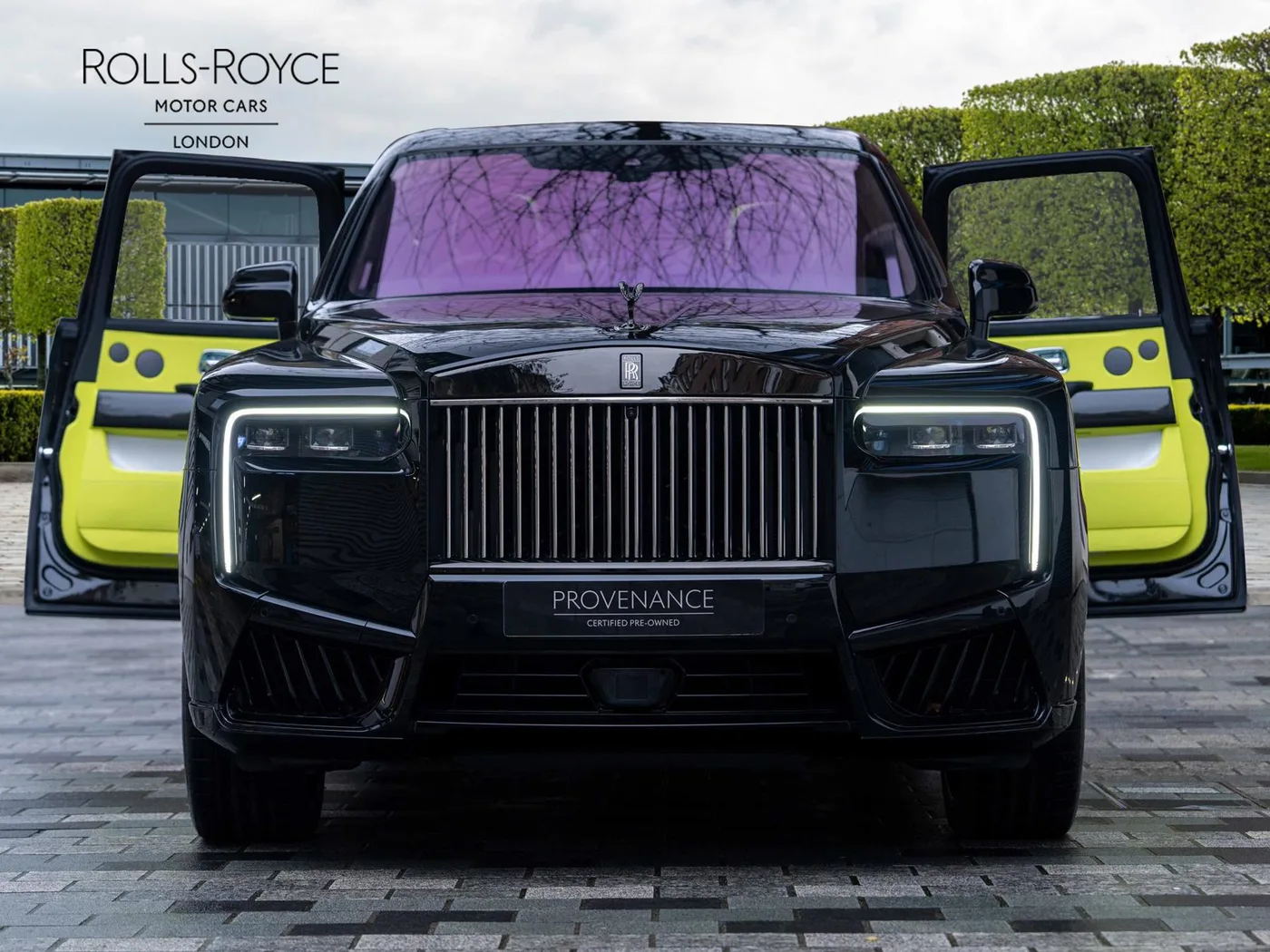 2025 Rolls-Royce Cullinan Black Badge angeboten von einer Vertragshändlergruppe in London, Vereinigtes Königreich, Foto 8 von 25