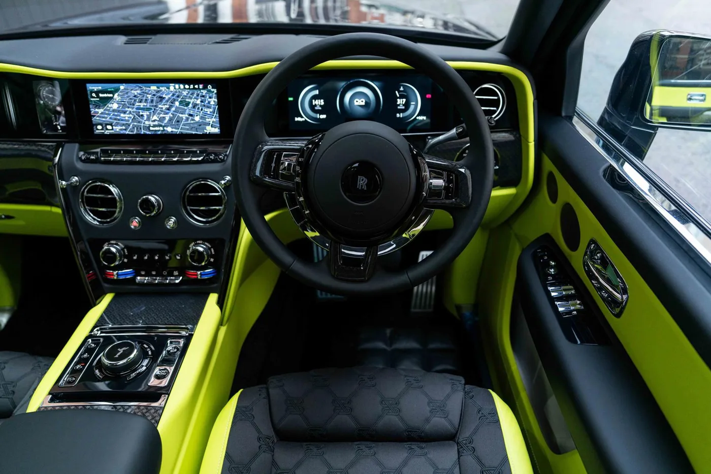 2025 Rolls-Royce Cullinan Black Badge angeboten von einer Vertragshändlergruppe in London, Vereinigtes Königreich, Foto 10 von 25