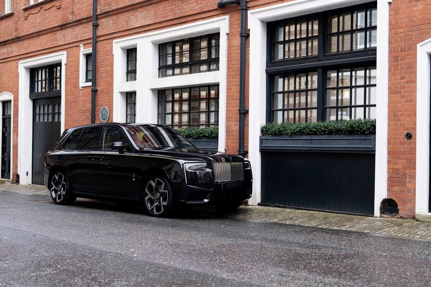 2025 Rolls-Royce Cullinan Black Badge angeboten von einer Vertragshändlergruppe in London, Vereinigtes Königreich, Foto 13 von 25