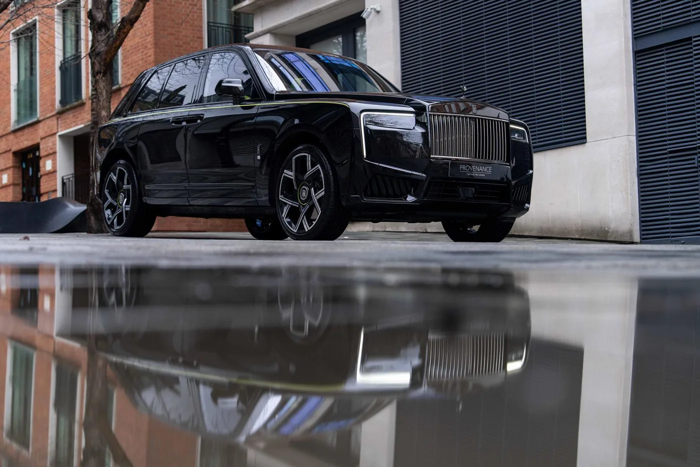 2025 Rolls-Royce Cullinan Black Badge angeboten von einer Vertragshändlergruppe in London, Vereinigtes Königreich, Foto 15 von 25