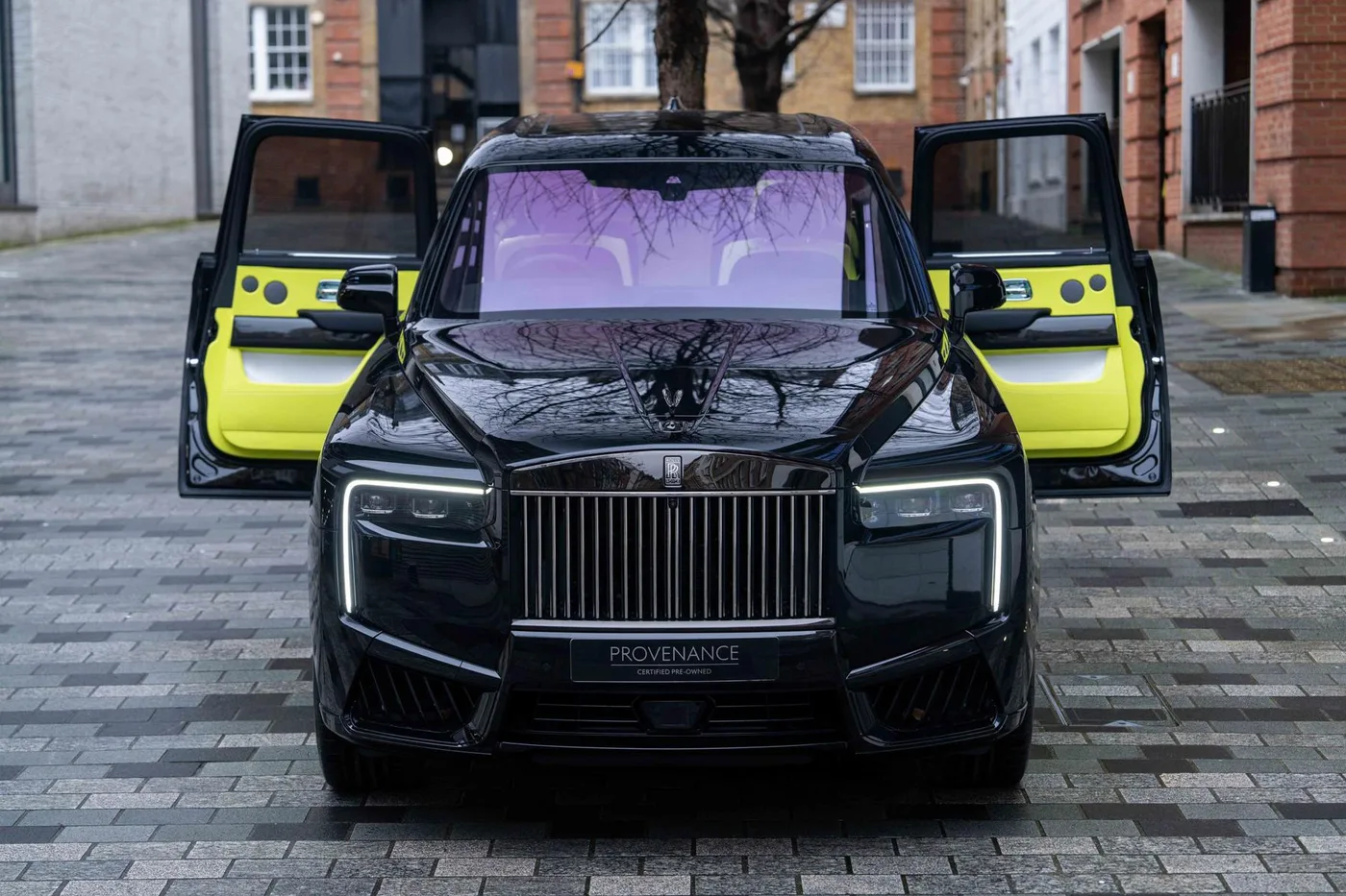 2025 Rolls-Royce Cullinan Black Badge angeboten von einer Vertragshändlergruppe in London, Vereinigtes Königreich, Foto 20 von 25