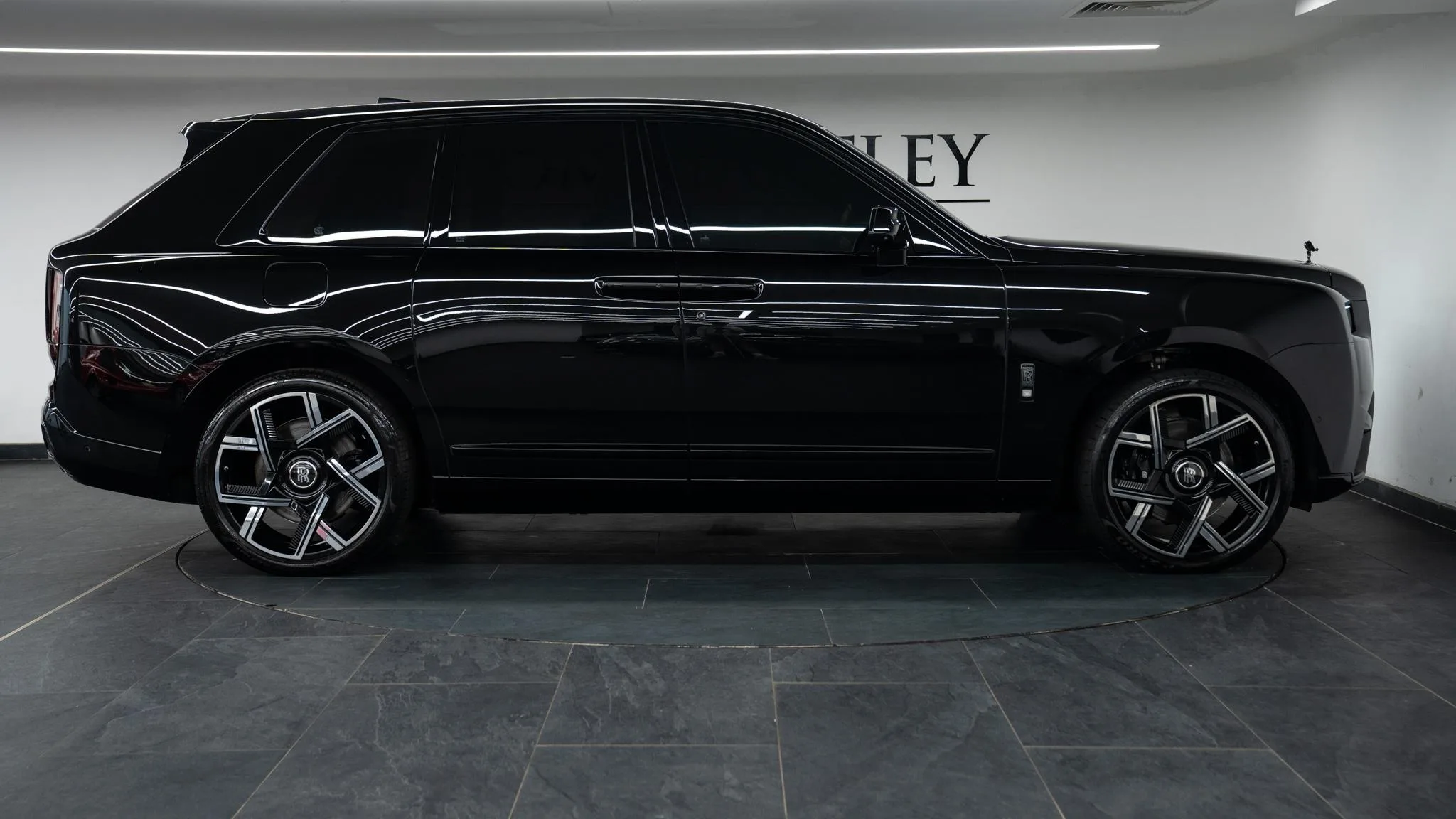 2025 Rolls-Royce Cullinan Series II Black Badge, 8/30