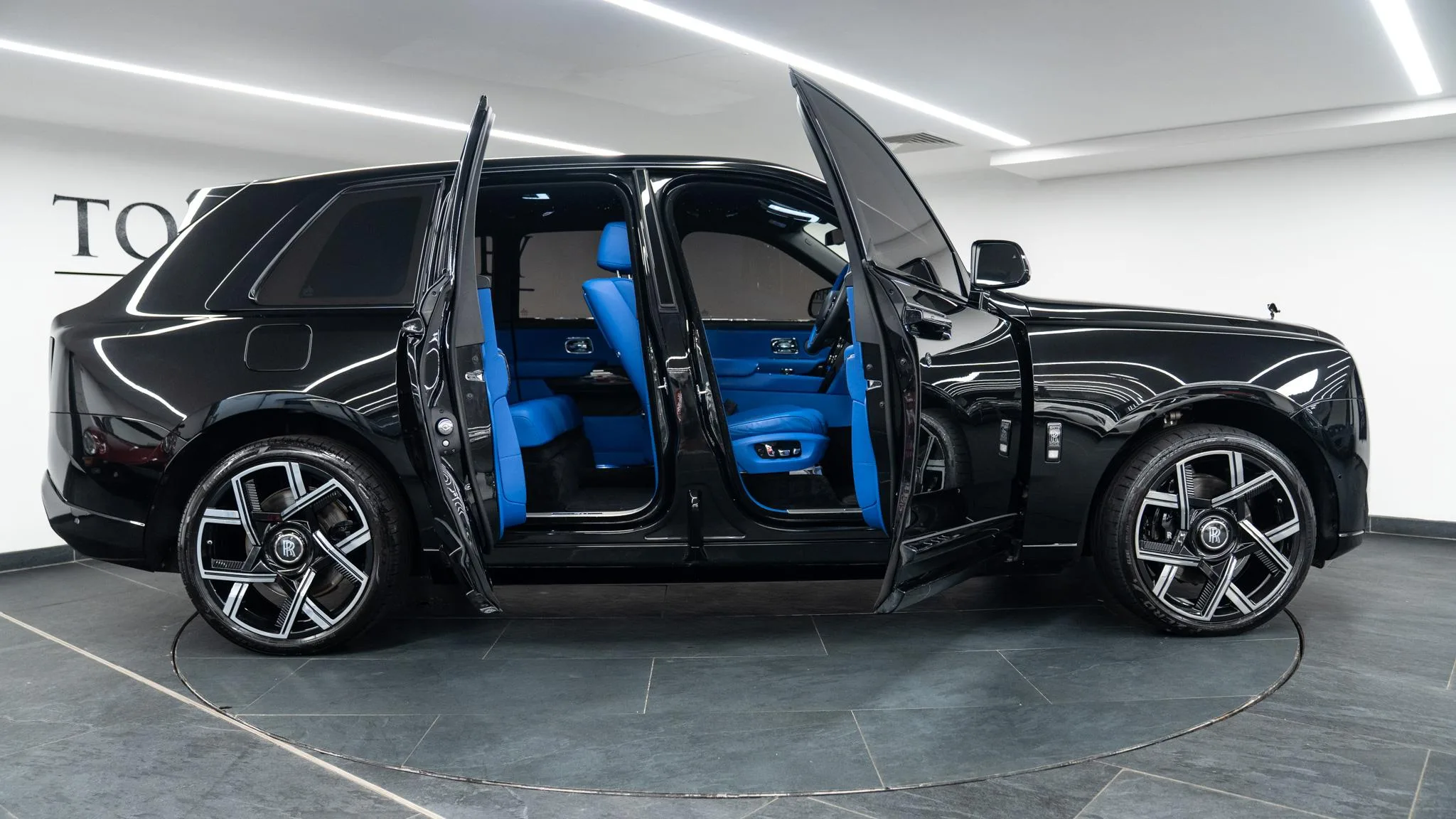 2025 Rolls-Royce Cullinan Series II Black Badge, 22/30