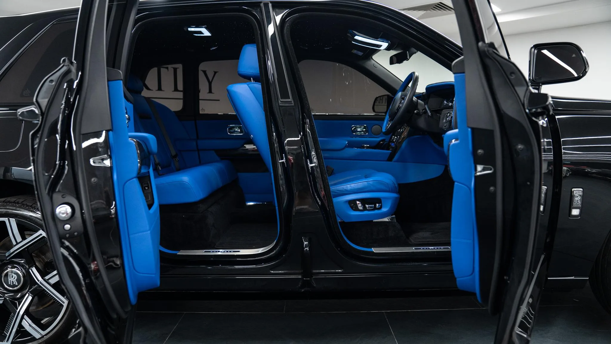 2025 Rolls-Royce Cullinan Series II Black Badge, 23/30